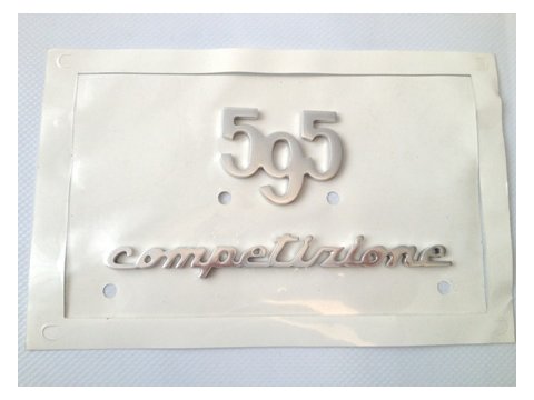 Chrómové logo 595 a Competizione