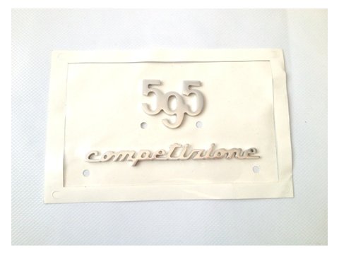 Chrómové logo 595 a Competizione