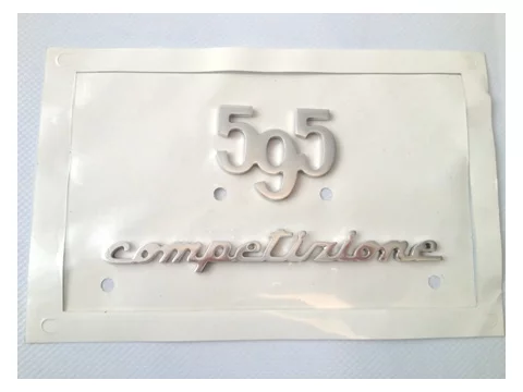 Chrómové logo 595 a Competizione