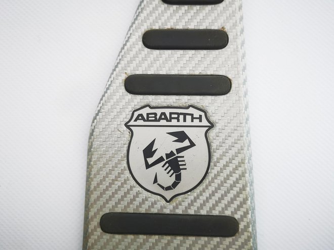 Karbónová petka Abarth