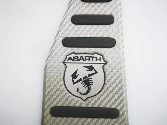 Karbónová petka Abarth