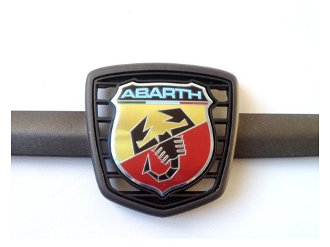 Lišta so znakom predného Abarth nárazníka