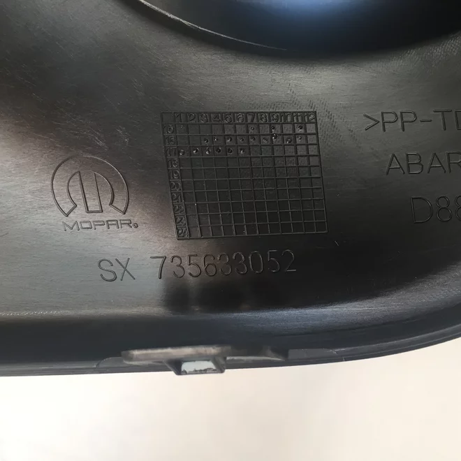 Pravá krytka okolo hmlovky do Abarth nárazníka