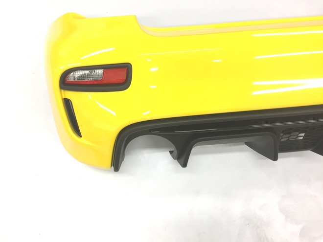 Zadný nárazník facelift v žltej farbe
